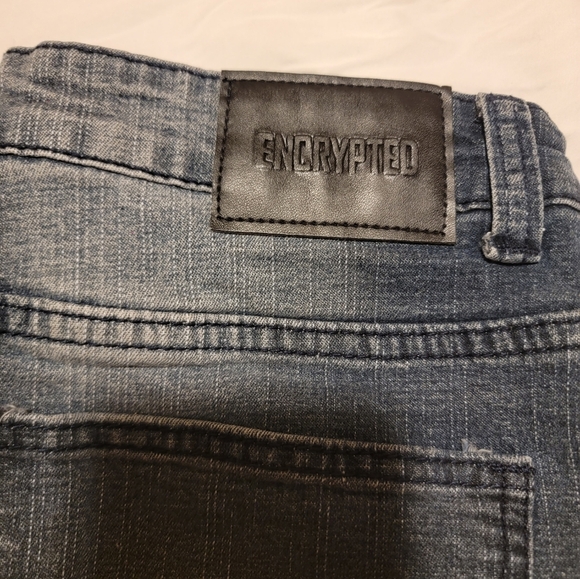 Encrypted Womens Denim Bermuda Length 11" inseam Shorts 32" Waist - Picture 6 of 6